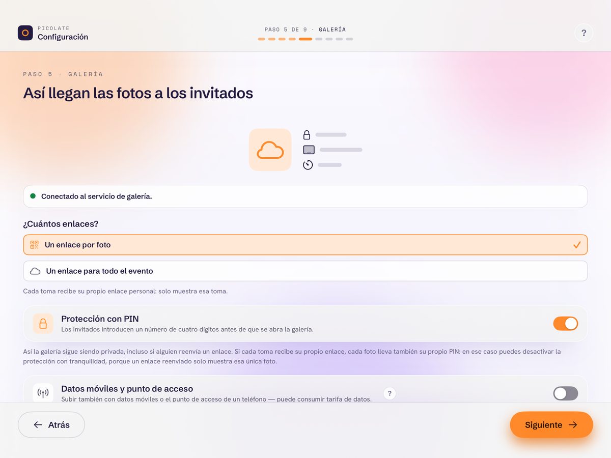 Asistente de eventos, paso 5 de 9 «Galería»: elección entre un enlace por toma y un enlace para todo el evento, junto con los interruptores «Protección con PIN» y «Datos móviles y punto de acceso»