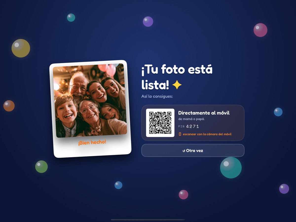 Vista previa tras la toma: «¡Tu foto está lista!» con un código QR para llevártela