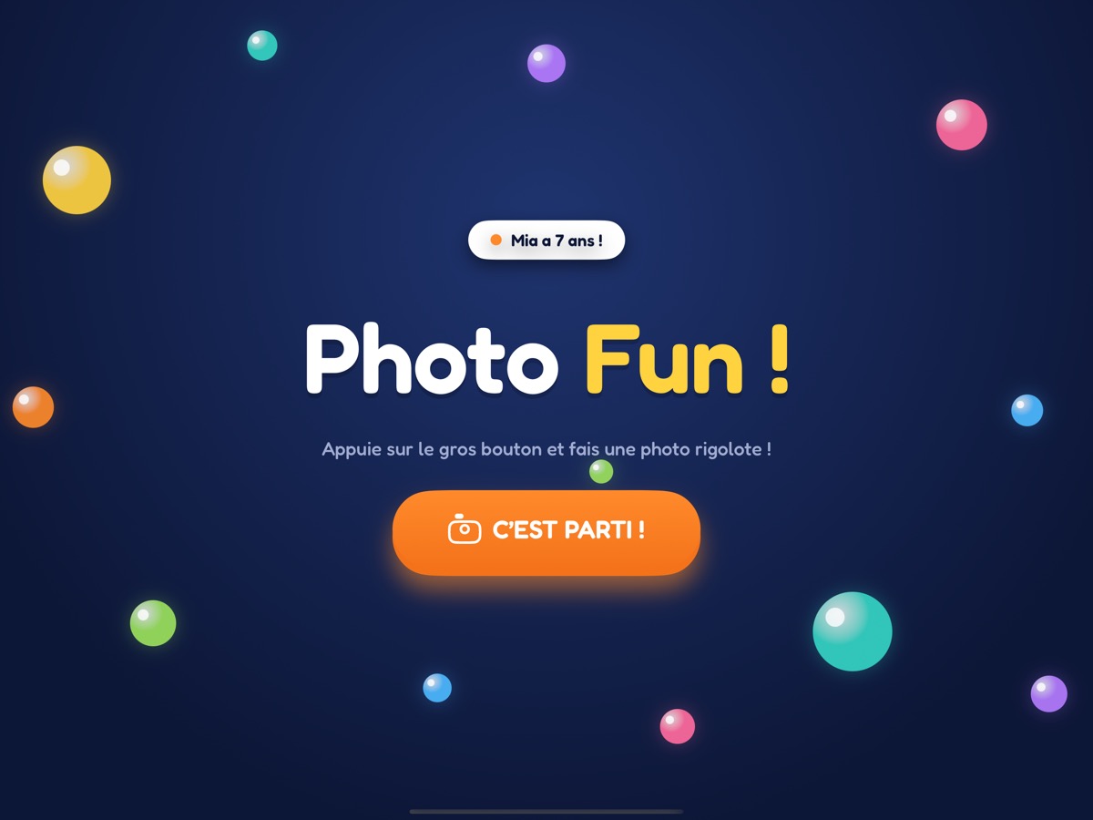 Écran d’accueil dans le design « Anniversaire » : « Photo party ! » avec le nom de l’événement et un grand bouton « C’est parti ! »